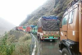 Shooting stones halt traffic on Srinagar-Jammu highway